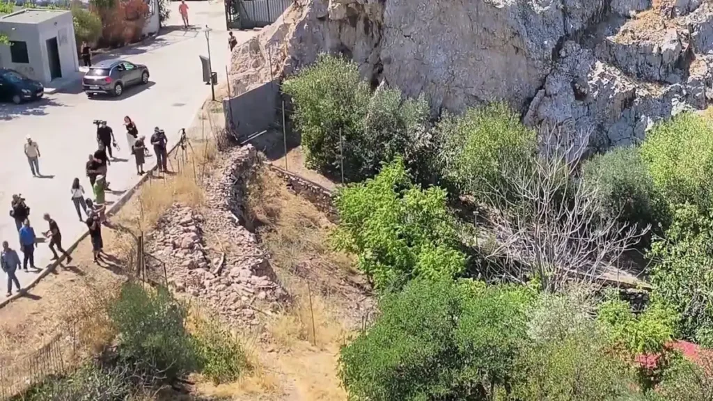 Σάκουλα γεμάτη οστρακοειδή, κεντρικό στοιχείο του θρίλερ