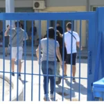 Αίγιο: Ανήλικοι μπήκαν σε σχολείο διατάραξαν το μάθημα και συνελήφθησαν