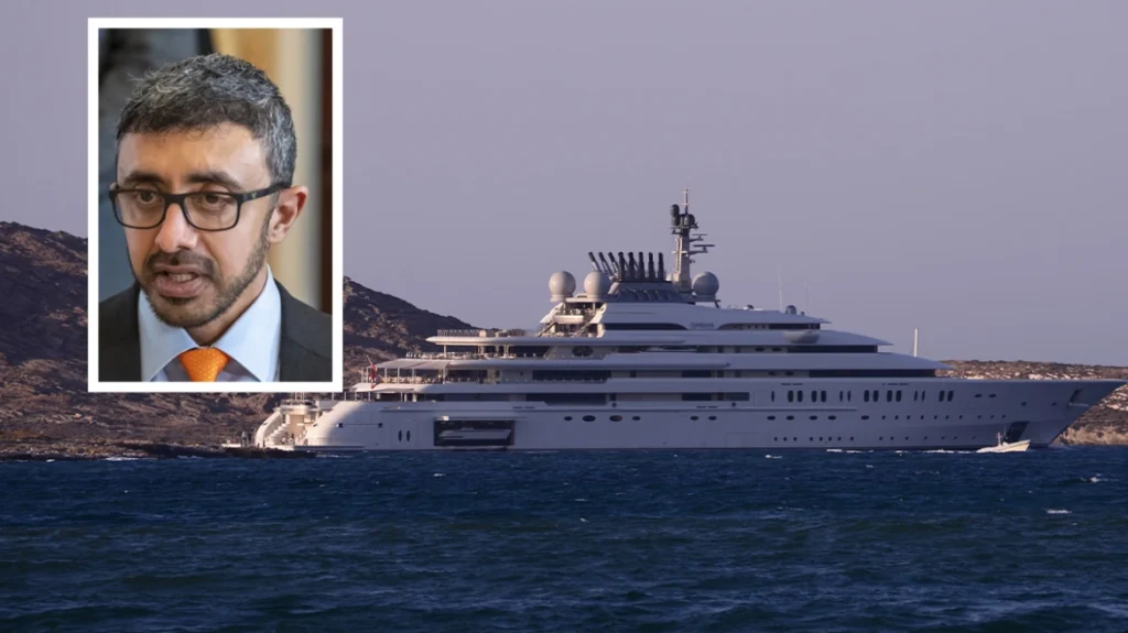 Πάρος: Ο σεΐχης και αν. πρωθυπουργός των Εμιράτων με θηριώδη θαλαμηγό ΦΩΤΟ