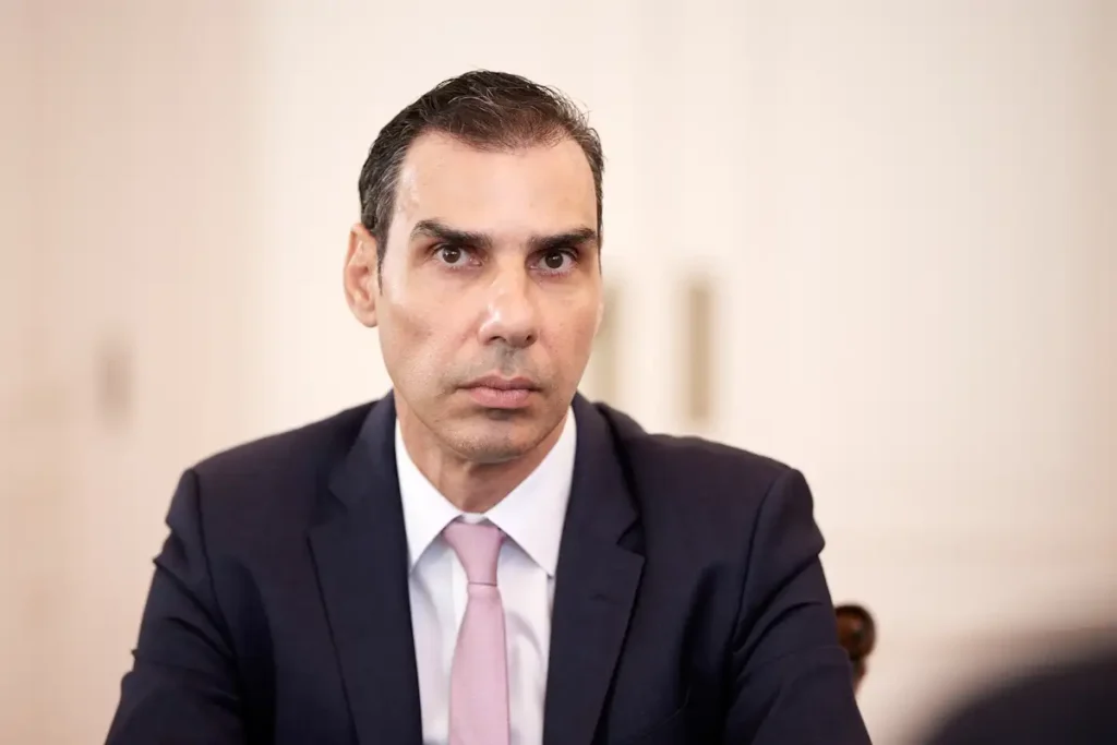 Πορτραίτο του Μάριου Θεμιστοκλέους, συντάκτη του άρθρου