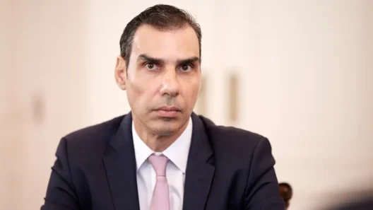 Μαζωνάκης: Σαφές μήνυμα Θεμιστοκλέους για το νομικό πλαίσιο των ιδιωτικών ιατρείων 12 Πορτραίτο του Μάριου Θεμιστοκλέους, συντάκτη του άρθρου
