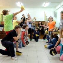 Αιγιάλεια: Περισσότεροι μαθητές φέτος στα Δημοτικά αλλά με κενά δασκάλων και κτηριακές εκκρεμότητες 3 Κενές θέσεις σε τάξη δημοτικού στην Αιγιάλεια, δείχνοντας έλλειψη …
