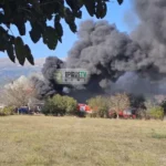 Φωτιά σε εργοστάσιο ανακύκλωσης οχημάτων στα Ιωάννινα ΦΩΤΟ