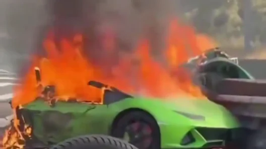 Κατεστραμμένη Lamborghini μετά το θανατηφόρο τροχαίο στο Παρίσι.