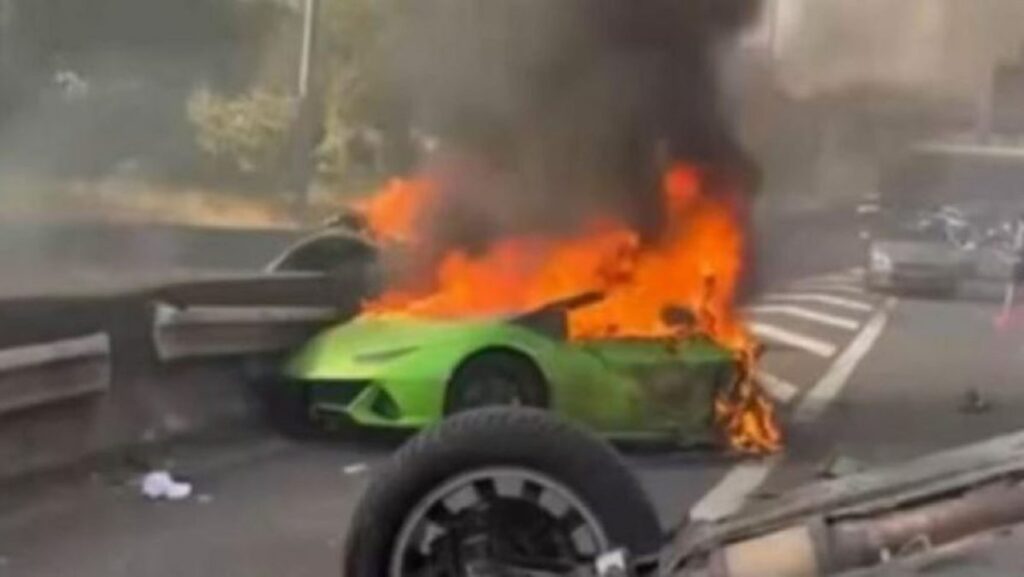 Γαλλία: Τροχαίο με Lamborghini που κόπηκε στα δυο - Νεκροί πατέρας γιος ΒΙΝΤΕΟ