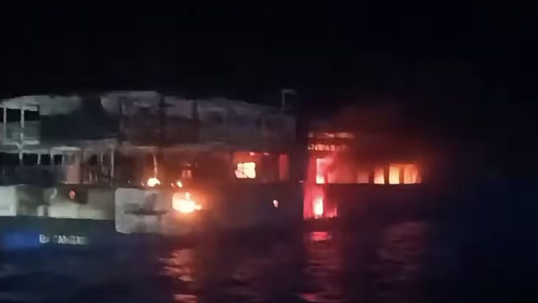 Φωτιά σε φέρι μποτ στις Φιλιππίνες με νεκρούς και αγνοούμενους.
