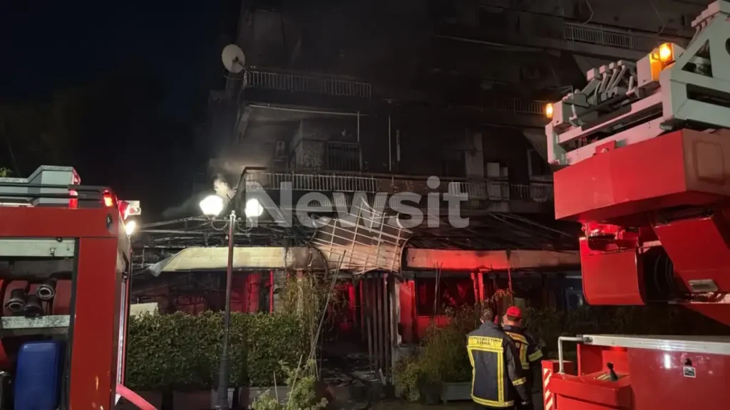 Ιωνία: Απεγκλωβίστηκαν ένοικοι πολυκατοικίας σε μεγάλη φωτιά ΒΙΝΤΕΟ-ΦΩΤΟ