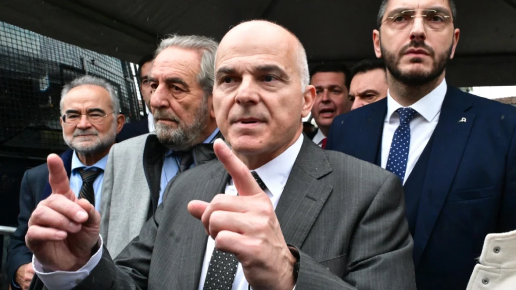 Ψαρόπουλος στη δίκη για τα Τέμπη: Η πυρόσφαιρα αποτέλεσε αιτία θανάτου της κόρης μου