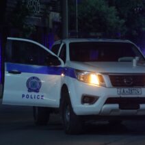 Ανάβυσσος: Πυροβολισμοί έξω από beach bar με ίχνη αίματος 1 Πυροβολισμοί έξω από beach bar στη Λεωφόρο Αθηνών