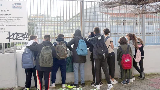 Αχαΐα: Λιγότεροι μαθητές, άδειες αίθουσες, σχολεία που κλείνουν – Το δημογραφικό της Εκπαίδευσης στο Patrapress