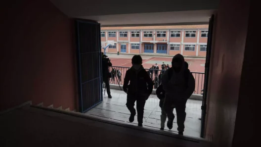 Βριλήσσια: 14χρονος ξυλοκόπησε συμμαθητή του και νοσηλεύεται σοβαρά 13 Μαθητής 14 ετών σε σχολική αίθουσα, φαίνεται να υφίσταται εκφοβισμό