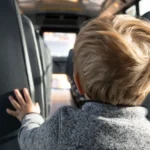 Χανιά: Η Αστυνομία αναζητά τον οδηγό και τη συνοδό για τα παιδιά που έμειναν στο σχολικό λεωφορείο