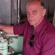 Τέμπη Κουτσούμπας, μηχανολόγος, σε επαγγελματική φωτογραφία