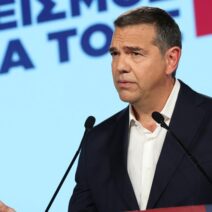 Τσίπρας: «Στα 1.000€ κατώτατος μισθός και καταργούνται οι Πανελλήνιες» ΒΙΝΤΕΟ 1 Αλεξής Τσίπρας σε φωτογραφία σχετική με το άρθρο για τον μισθό και …