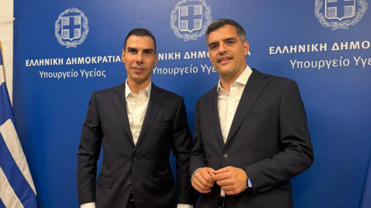 Ο Τσώκος και ο Υφυπουργός Μάριο Θεμιστοκλέους σε συνάντηση στην Αχ…