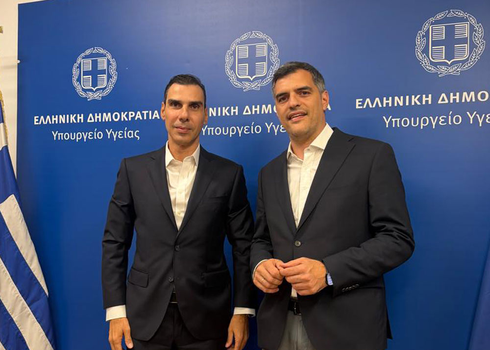 Ο Τσώκος και ο Υφυπουργός Μάριο Θεμιστοκλέους σε συνάντηση στην Αχ…