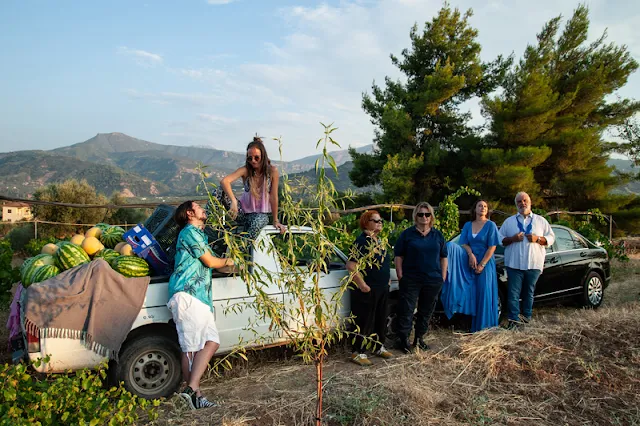 Η Θεατρική Έκφραση Αιγίου παρουσιάζει την κωμωδία «Κανόνια και Τρομπέτες» ΦΩΤΟ