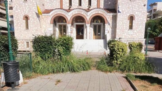 Πάτρα: Αφαίρεσαν παγκάκια από την Αγίας Σοφίας προκαλώντας διαμαρτυρίες θαμώνων ΦΩΤΟ 12 Πάτρα: Αφαίρεσαν παγκάκια από την Αγίας Σοφίας προκαλώντας διαμαρτυρίες θαμώνων ΦΩΤΟ