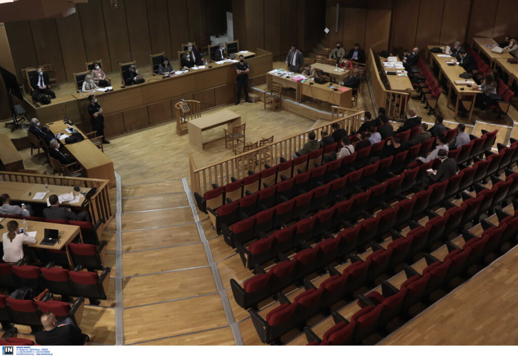Πάτρα: Στο εδώλιο 85 κατηγορούμενοι για «μαμούθ» κύκλωμα ηλεκτρονικής απάτης - Ξεκινά η δίκη