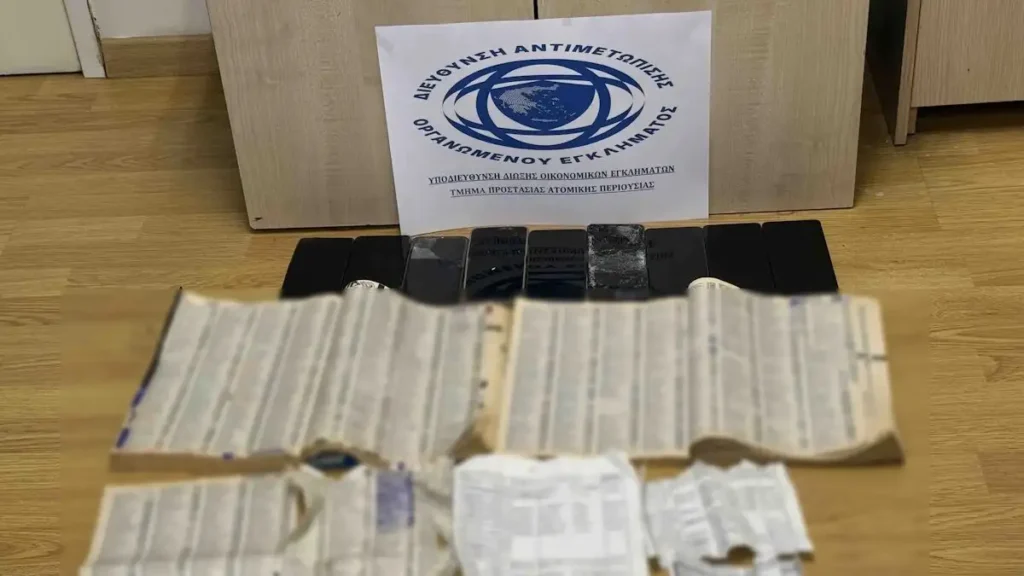 Ζεφύρι: « Nτου» αστυνομικών σε κρησφύγετο κυκλώματος με τηλεφωνικές απάτες – 700.000€ η λεία ΒΙΝΤΕΟ