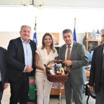 Δυτική Αχαΐα: Η Μαρία Καρυστιανού επισκέφθηκε τον δήμαρχο Γρηγόρη Αλεξόπουλο ΦΩΤΟ 2 Δυτική Αχαΐα: Η Μαρία Καρυστιανού επισκέφθηκε τον δήμαρχο Γρηγόρη Αλεξόπουλο ΦΩΤΟ