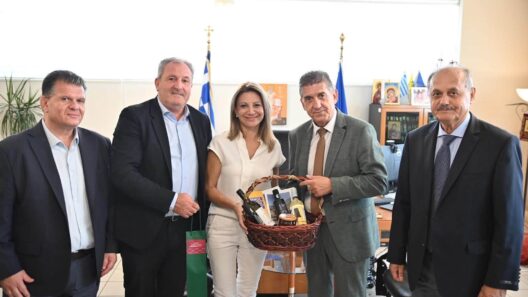 Δυτική Αχαΐα: Η Μαρία Καρυστιανού επισκέφθηκε τον δήμαρχο Γρηγόρη Αλεξόπουλο ΦΩΤΟ