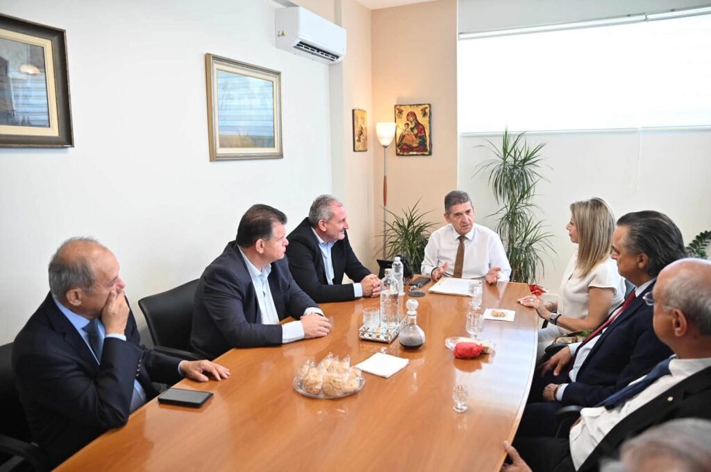 Δυτική Αχαΐα: Η Μαρία Καρυστιανού επισκέφθηκε τον δήμαρχο Γρηγόρη Αλεξόπουλο ΦΩΤΟ