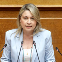 «Κοινή πρωτοβουλία για ειδική ρύθμιση των οφειλών των αγροτών» 3 Αλεξόπλου παρουσιάζει την κοινή πρόταση για ειδική ρύθμιση οφειλώ…