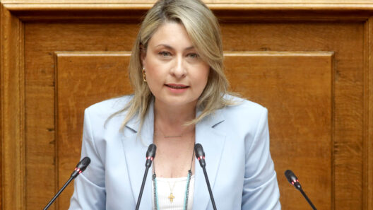 Αλεξόπλου παρουσιάζει την κοινή πρόταση για ειδική ρύθμιση οφειλώ…