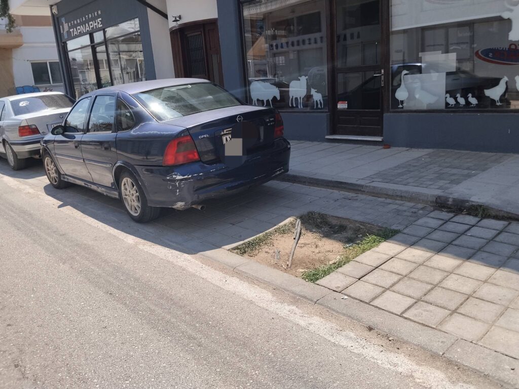 Κάτω Αχαΐα: Αντί για δημοτικό χώρο στάθμευσης πάνω στα πεζοδρόμια το παρκάρισμα ΦΩΤΟ