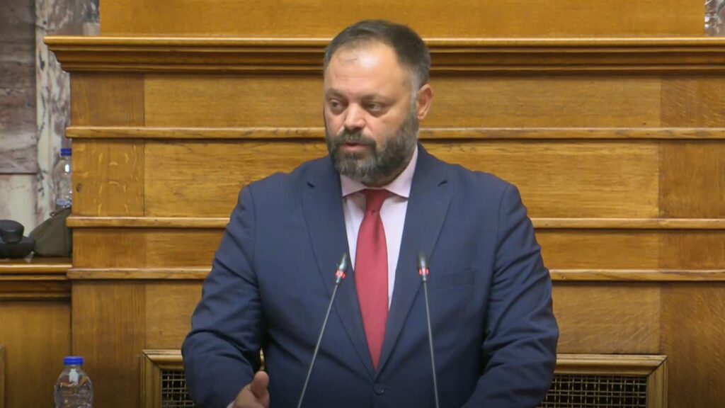«Διαμορφώνετε καθεστώς προνομιών για λίγους και ξένους – ο Έλληνας επιχειρηματίας πληρώνει το μάρμαρο»
