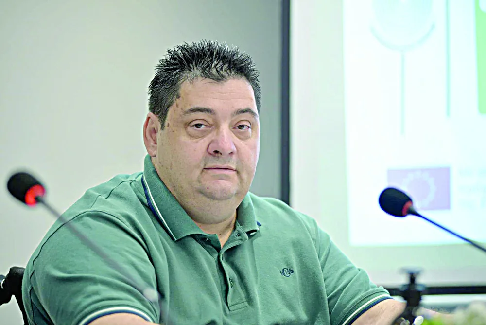 Πάτρα: Μια πόλη «σπασμένη» για τα ΑμεΑ - Νέα εμπόδια τα έργα - Οι αρμόδιοι στο Patrapress 6 Πάτρα: Μια πόλη «σπασμένη» για τα ΑμεΑ - Νέα εμπόδια τα έργα - Οι αρμόδιοι στο Patrapress