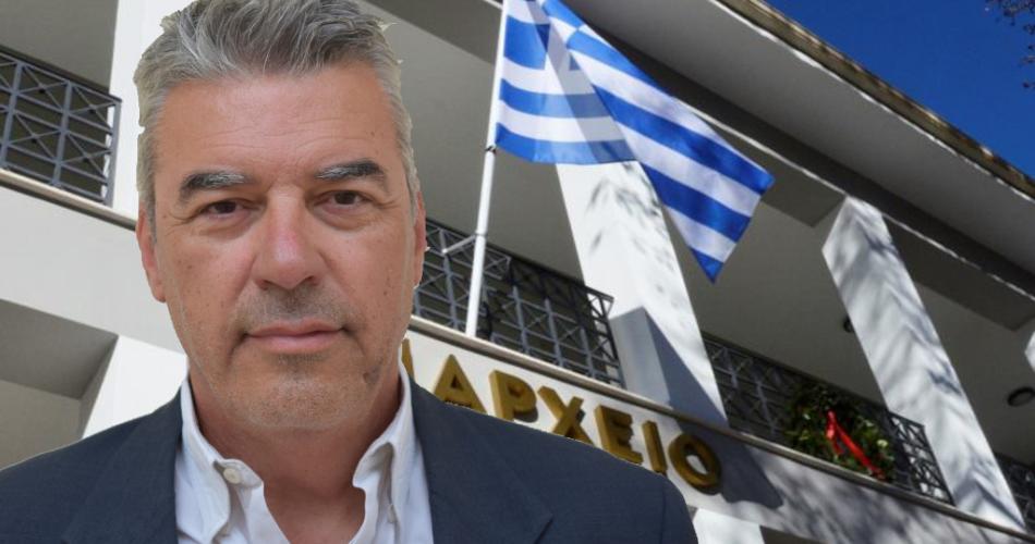 Εξωτερική όψη του δημαρχείου με το όνομα Βασίλης στην πινακίδα