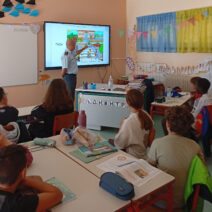 «Μάθημα» για την οδική ασφάλεια σε μαθητές Δημοτικού της Αιγιάλειας ΦΩΤΟ
