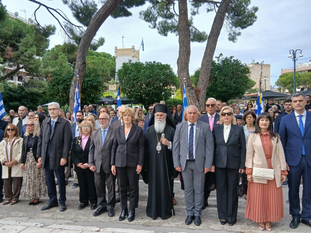 28η Οκτωβρίου στο Αίγιο: Μήνυμα ενότητας από τον Μητροπολίτη Ιερώνυμο ΦΩΤΟ