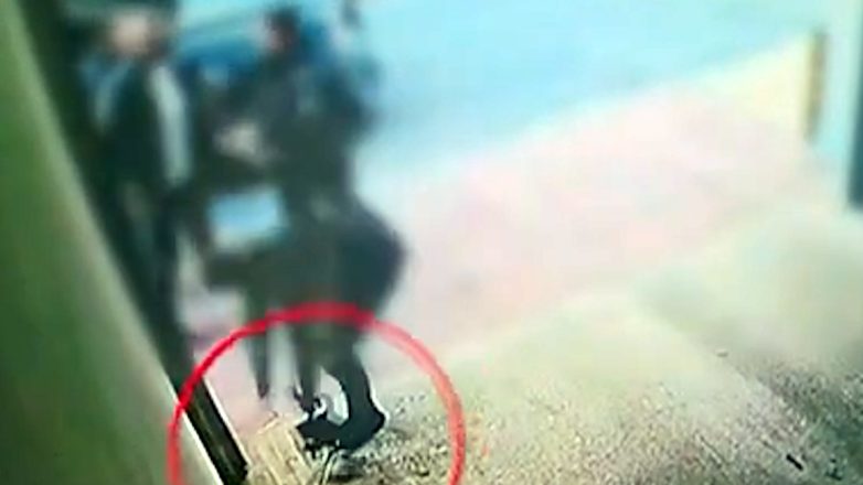 Θεσσαλονίκη: Αστυνομικός πέταξε το όπλο σε καβγά με πολίτη ΒΙΝΤΕΟ