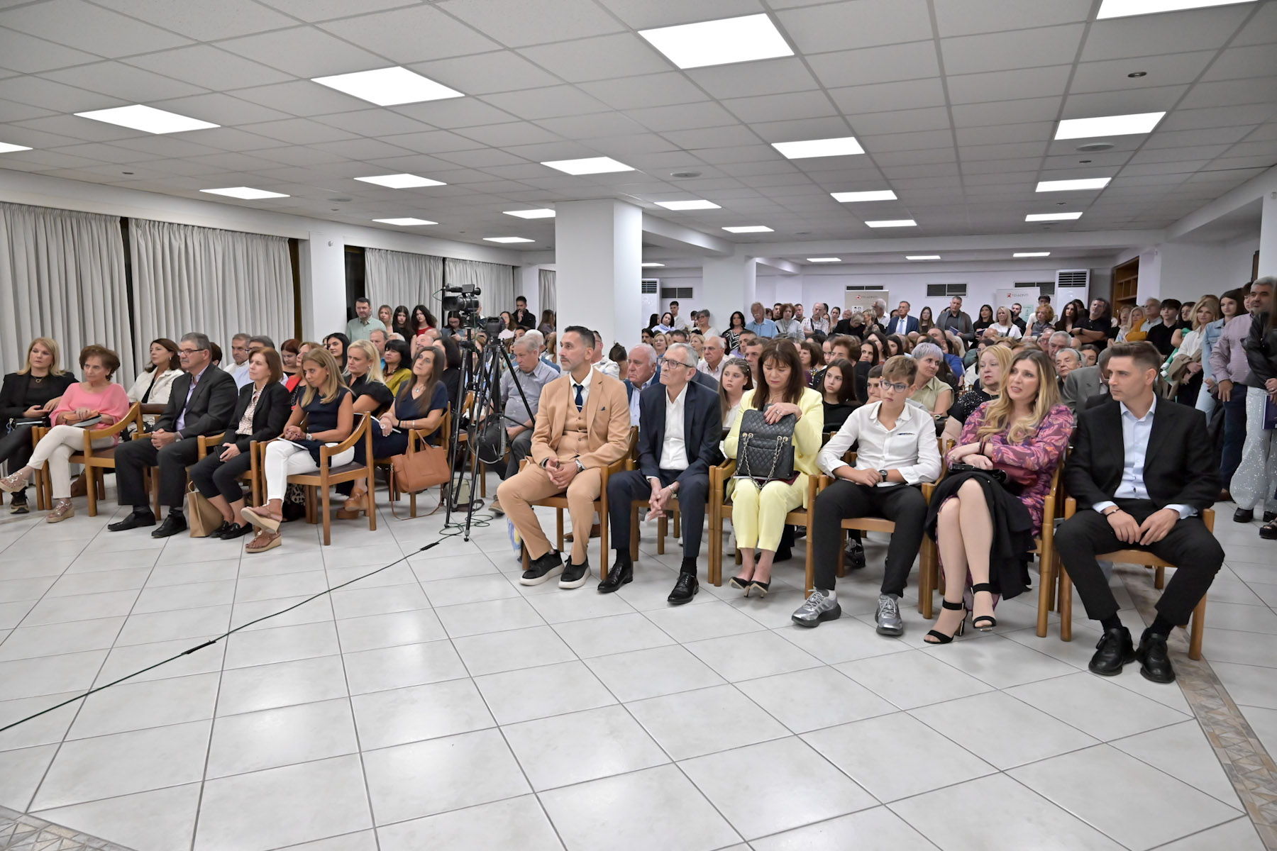 Πάτρα: Με μεγάλη συμμετοχή η παρουσίαση του βιβλίου «Αλφαβητικές Πολιτείες» της Πηνελόπης Λαμπούση ΦΩΤΟ 20 Πάτρα: Με μεγάλη συμμετοχή η παρουσίαση του βιβλίου «Αλφαβητικές Πολιτείες» της Πηνελόπης Λαμπούση ΦΩΤΟ