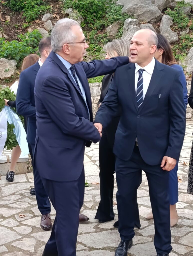 Ο Θωμάς Λαζανάς εκπροσώπησε την Ελληνική Λύση στην 28η Οκτωβρίου στον Δήμο Ερυμάνθου ΦΩΤΟ