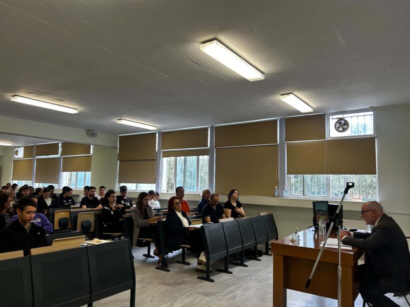 Πορτραίτο του Σακελλαρόπουλου, αντιπεριφερειάρχου, σε επίσημη έκδ…