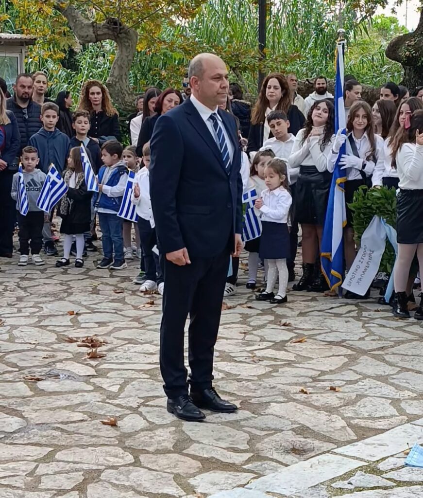 Φωτογραφία του Θωμά Λαζανα, παρουσία σε εκδήλωση στην Ελληνική Λύσ…