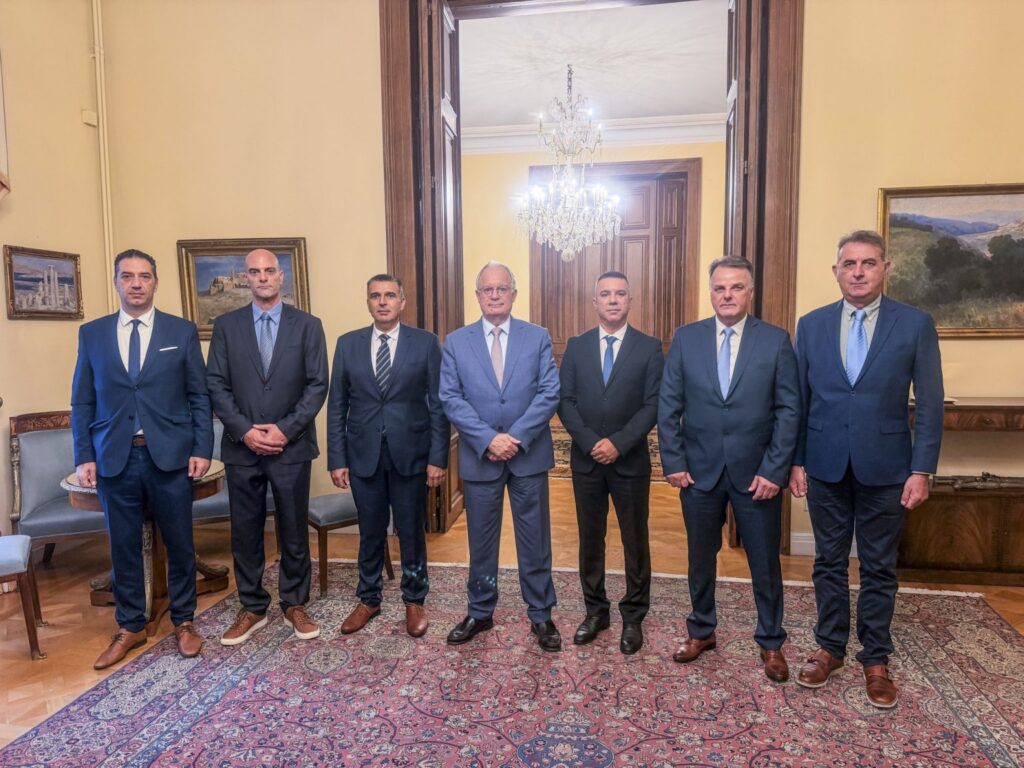 Ο Πατρινός Νικόλαος Λυμπέρης στον Πρόεδρο της Δημοκρατίας