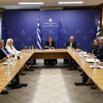 Συνάντηση του ΥπΑΑΤ Μ. Σχοινά με τις επτά Αποκεντρωμένες Διοικήσεις ΦΩΤΟ