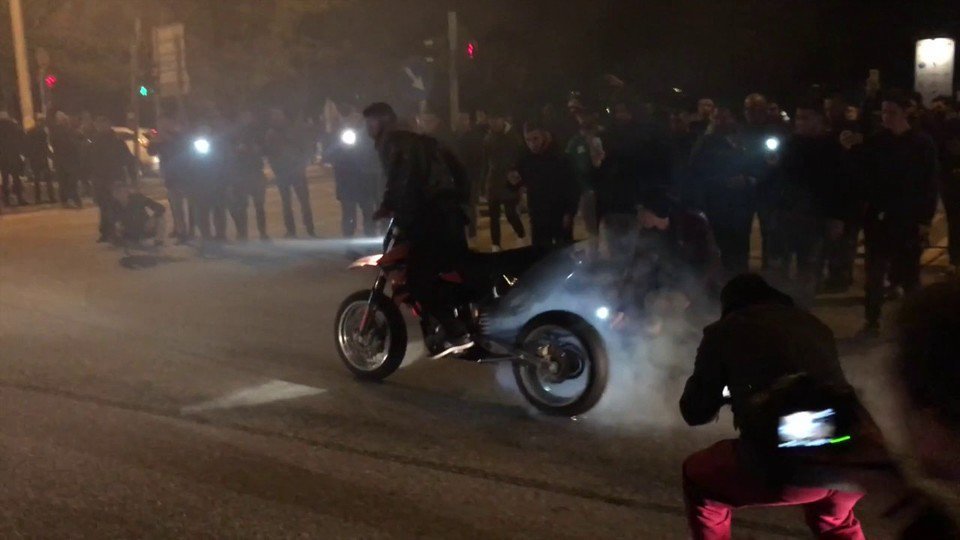 Πάτρα: Κόντρες και μεταμεσονύχτια «πάρτι» στους δρόμους - Από μηχανόβιους κάτω από την «μύτη» της Αστυνομίας ΦΩΤΟ 7 Πάτρα: Κόντρες και μεταμεσονύχτια «πάρτι» στους δρόμους - Από μηχανόβιους κάτω από την «μύτη» της Αστυνομίας ΦΩΤΟ