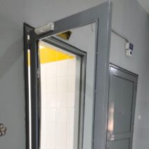 Φωτογραφία από το Αίγιο δείχνει την κατάληψη και τα κλεμμένα εξοπλ…