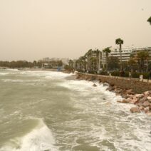 Κάρτα καιρού που δείχνει ισχυρές βροχές σε όλη τη χώρα