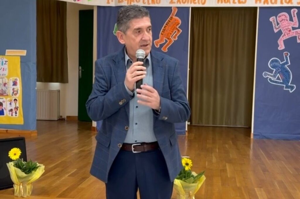 Φωτογραφία από το Αχαγιά με την εκδήλωση «Συμμορία της Μιζέριας»
