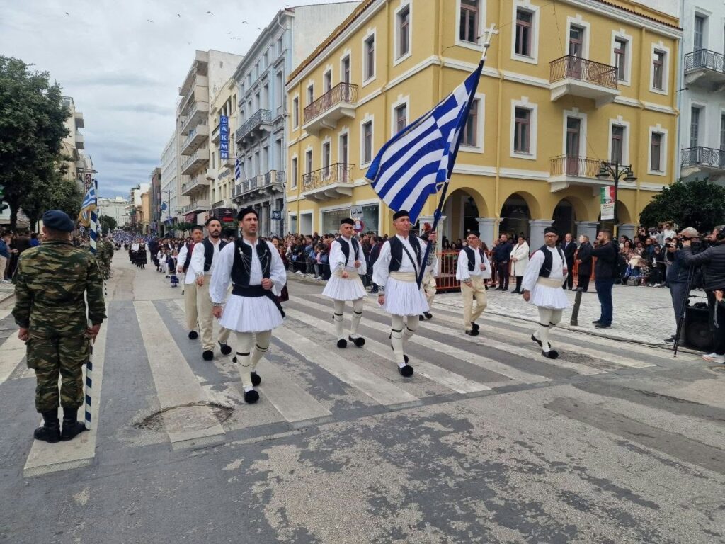 Πάτρα: Η μεγάλη στρατιωτική και μαθητική παρέλαση για την 28η Οκτωβρίου ΒΙΝΤΕΟ - ΦΩΤΟ