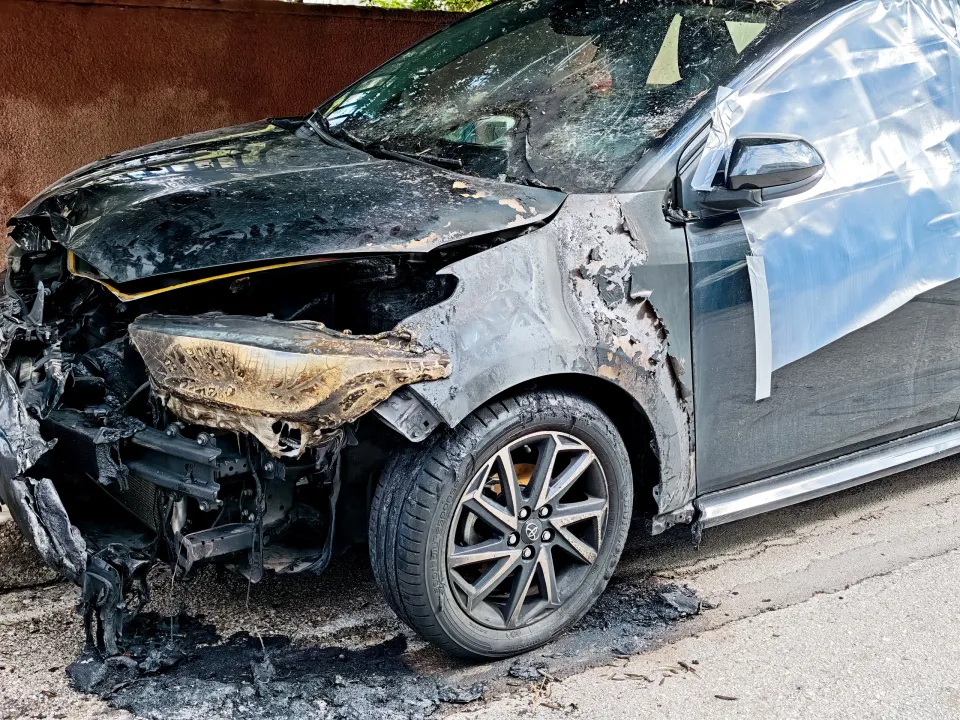 Γλυφάδα: Στάχτη σπίτια και αυτοκίνητα από εμπρησμούς στελέχους του Πολεμικού Ναυτικού σε πρώην συντρόφων ΒΙΝΤΕΟ-ΦΩΤΟ 9 Γλυφάδα: Στάχτη σπίτια και αυτοκίνητα από εμπρησμούς στελέχους του Πολεμικού Ναυτικού σε πρώην συντρόφων ΒΙΝΤΕΟ-ΦΩΤΟ