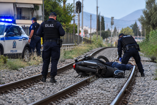 Μποζαΐτικα: Βρέθηκε πεσμένος με μηχανή πάνω στις γραμμές του τρένου ΦΩΤΟ