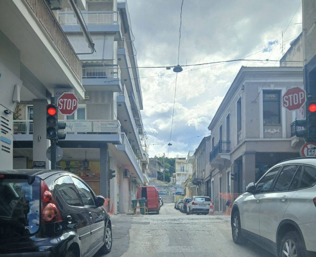 Πάτρα: Παραλογισμός στο κυκλοφοριακό με κλειστούς δρόμους αλλά ενεργά φανάρια ΦΩΤΟ 6 Πάτρα: Παραλογισμός στο κυκλοφοριακό με κλειστούς δρόμους αλλά ενεργά φανάρια ΦΩΤΟ